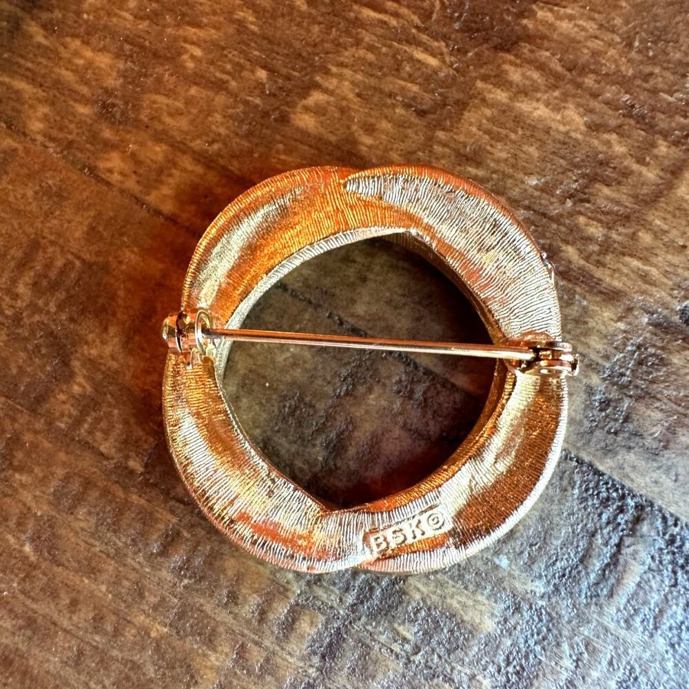 Vintage 1950s BSK Gold-Tone Circular Brooch With Rhinestones & Textured Design - Picture 7 of 7